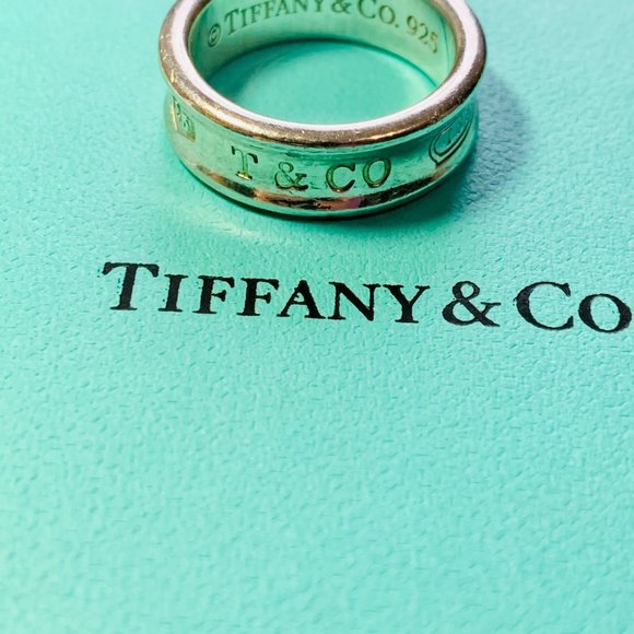 Tiffany and Co 1837 Medium Band Ring in Si… - Picture 3 of 4